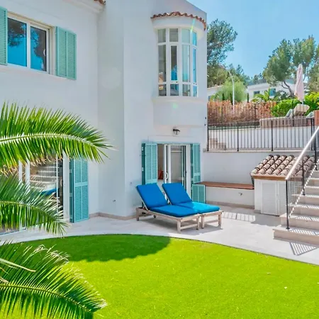 Holiday home Elegant Escape Featuring A Lavish Pool *